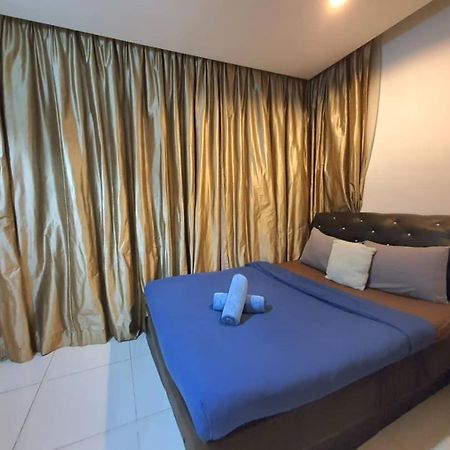 Regalia Suites Klcc View Rooftop Infinity Pool By Angkasa Homes Kuala Lumpur Exterior photo