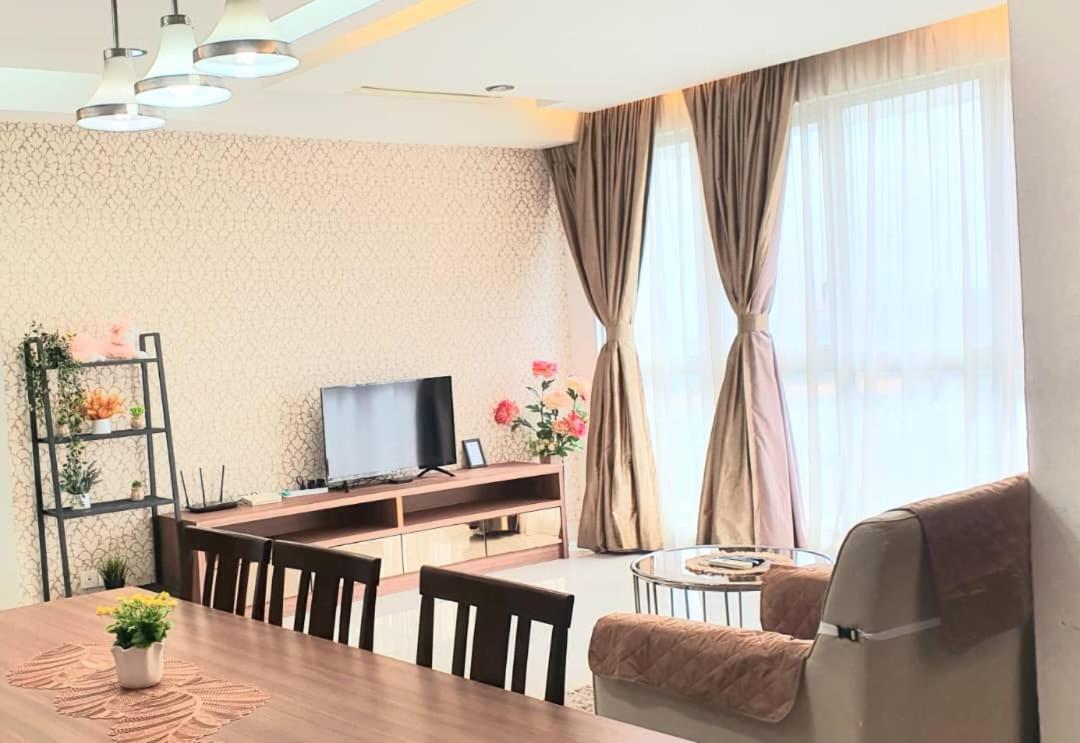 Regalia Suites Klcc View Rooftop Infinity Pool By Angkasa Homes Kuala Lumpur Exterior photo