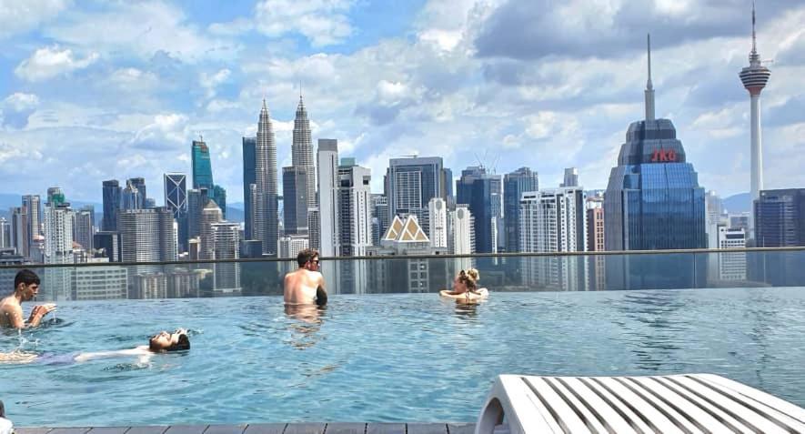 Regalia Suites Klcc View Rooftop Infinity Pool By Angkasa Homes Kuala Lumpur Exterior photo