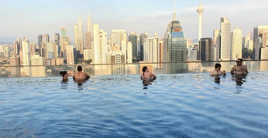 Regalia Suites Klcc View Rooftop Infinity Pool By Angkasa Homes Kuala Lumpur Exterior photo
